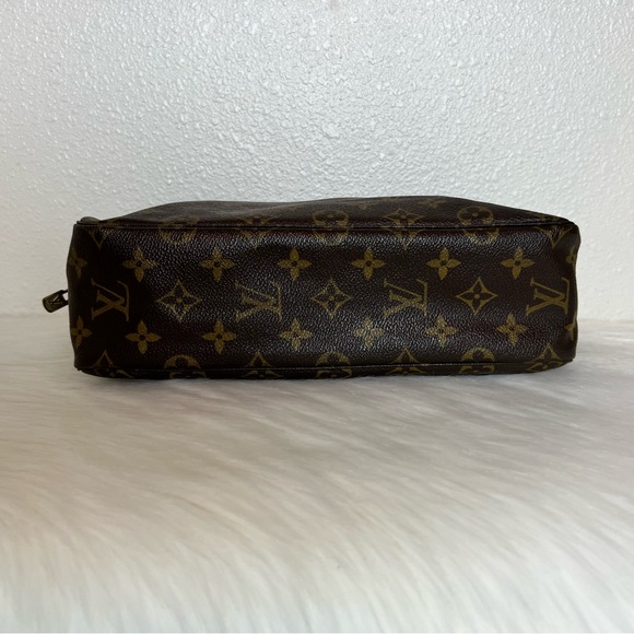 Authentic Louis Vuitton Trousse 28 converted into crossbody with Generic strap. - Picture 5 of 16